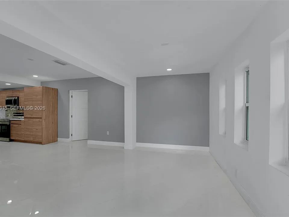 1137 SW 8th Ave