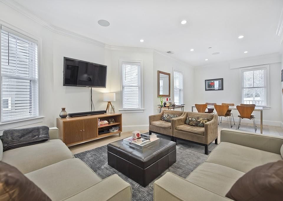 1st image of 21 Peverell St #2