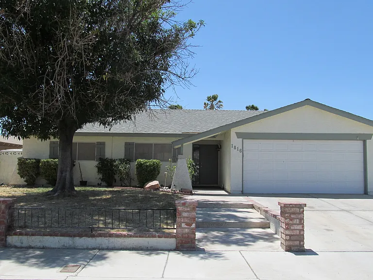 1816 Hermitage Dr — Photo 1