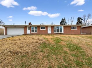 9475 Yorktown Dr, Saint Louis, MO 63137