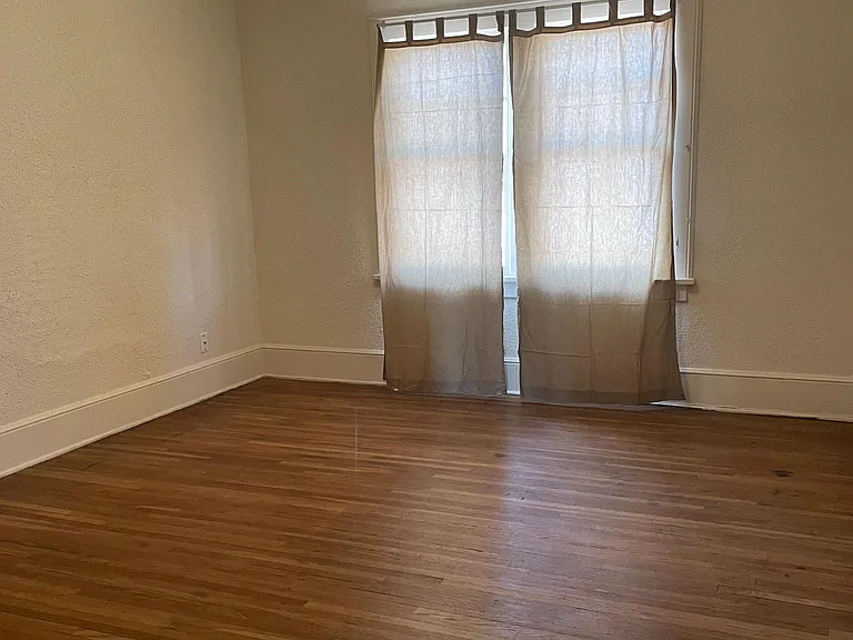 1701 Las Lomas Rd NE — Photo 13