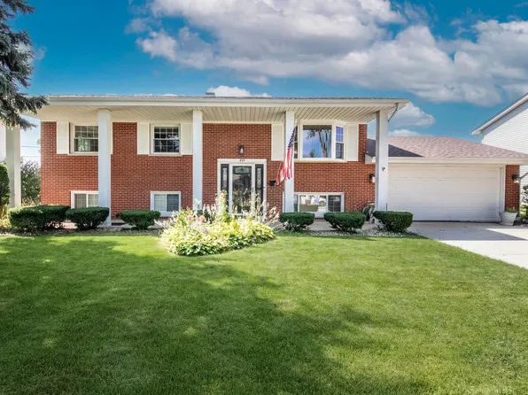 255 Leahy Cir S, Des Plaines, IL 60016