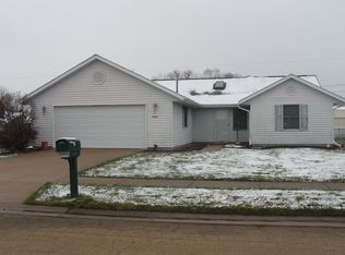 2110 10th Ave, Sterling, IL 61081