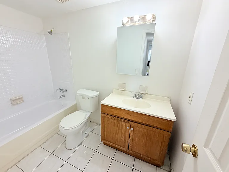 3700 NW 21st St #203 — Photo 8