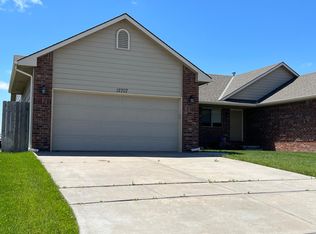 12705 E Willowgreen Cir, Wichita, KS 67207