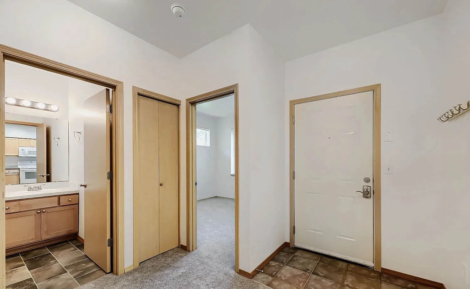 2 bed, 926 sqft, $2,190 — Photo 3