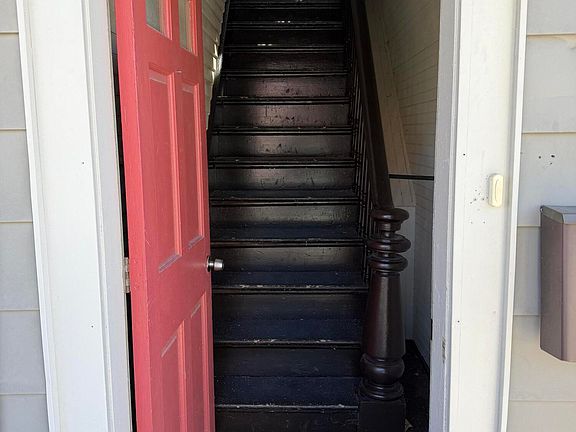 2nd image of 1223 East St
