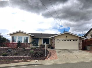 5686 Shadow Ridge Dr, Castro Valley, CA 94552