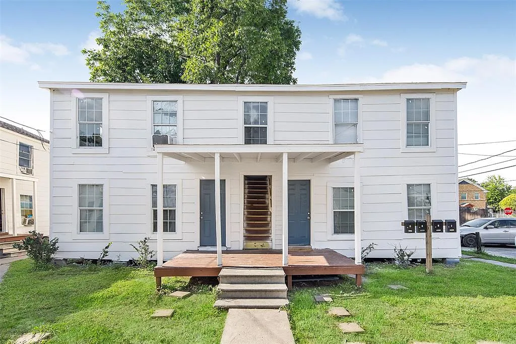 1915 Benson Street - 3 — Photo 1
