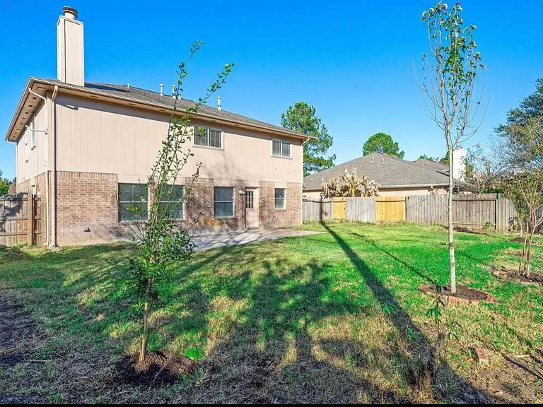 8823 Emerald Heights Ln — Photo 17