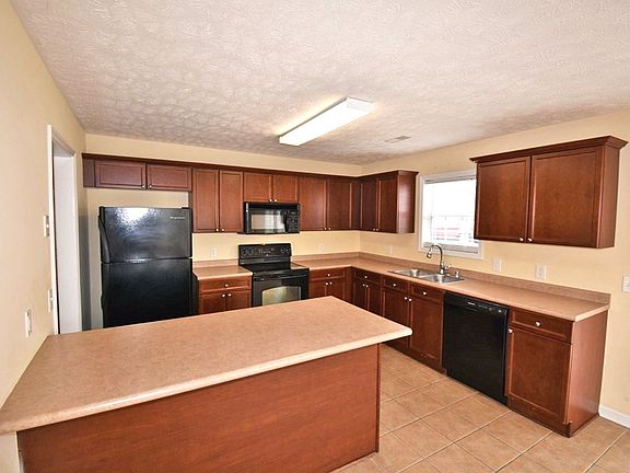 4th image of 817 McKean Dr