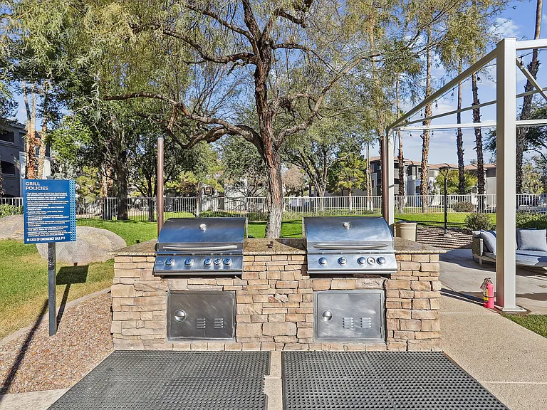 Lennox — Photo 17
