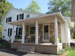 7710 Akron Rd, Lockport, NY 14094