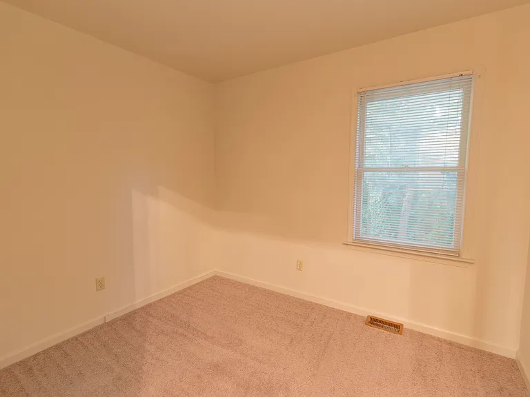 1402 Minor Ridge Ct — Photo 5