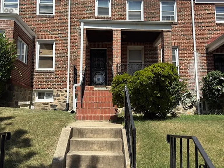 3028 Hanlon Ave — Photo 1