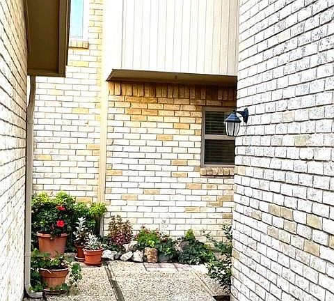 2nd image of 3121 Willowbrook Ct