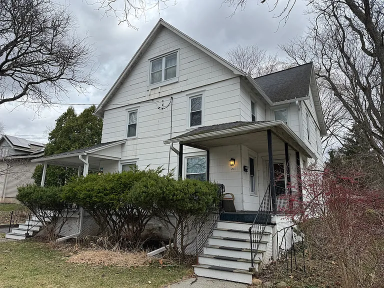 211 Cornell St — Photo 1