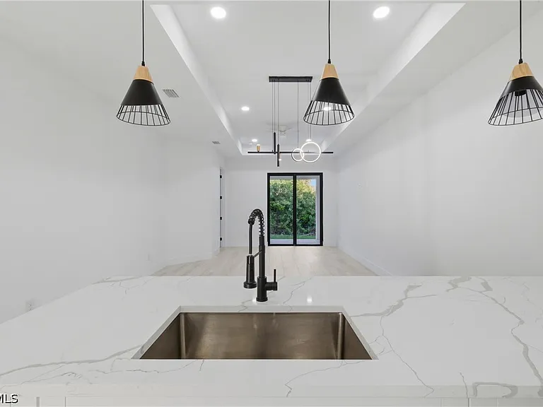 3629 SW Santa Barbara Pl — Photo 8