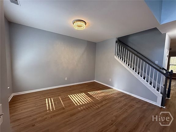 3rd image of 146 Royal Lane