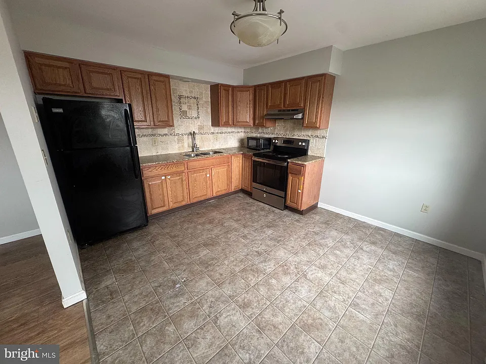 427 Smith St #1R