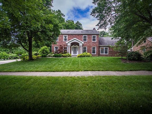 2nd image of 445 Lakeshore Dr