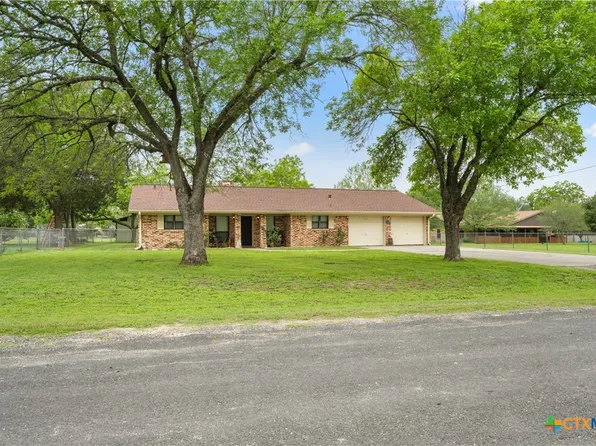 130 Elm St, Flatonia, TX 78941