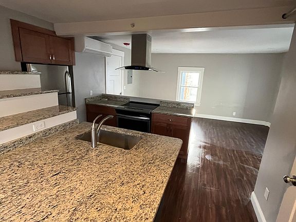 4th image of 428 Main St #3