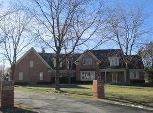 9921 Scots Cir, Crystal Lake, IL 60014