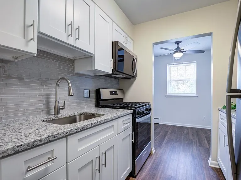Carlwynne Manor Apartment Homes — Photo 6