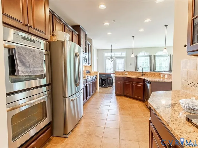 411 Siena Ln — Photo 17
