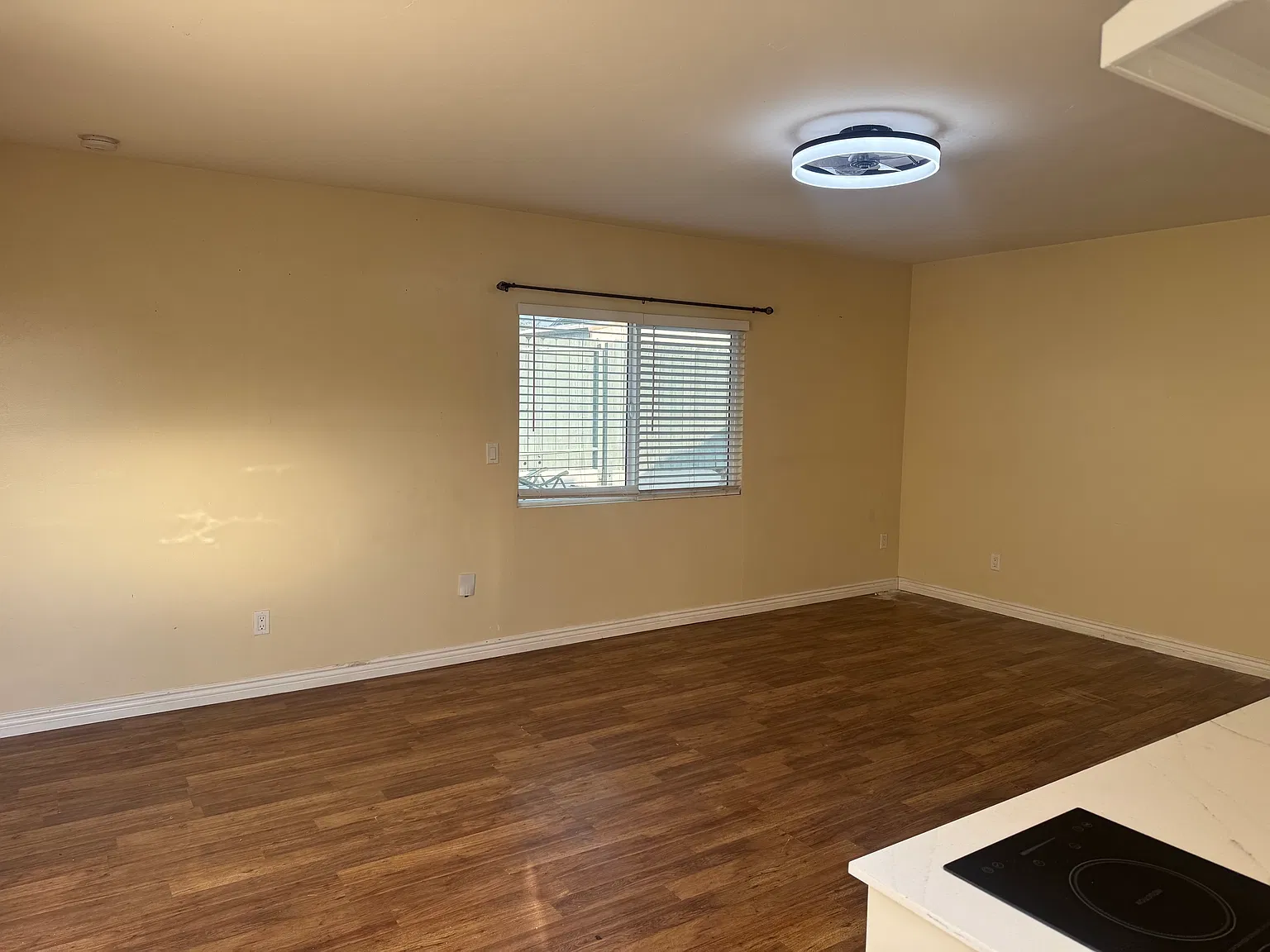 Studio, 400 sqft, $1,750 — Photo 3