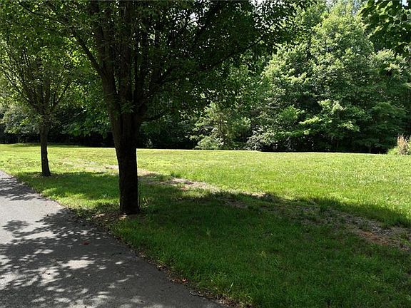 2nd image of 3 Lakepoint Dr Lot 3