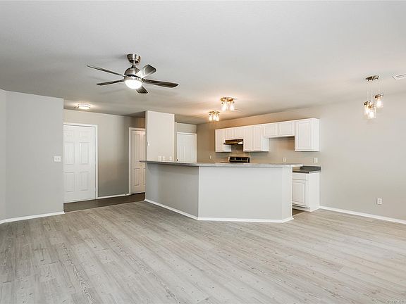 4th image of 1301 S Little Fox Dr