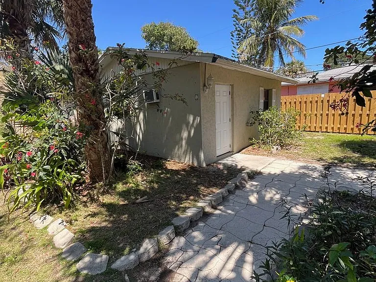 4455 NE Palmetto Dr — Photo 11
