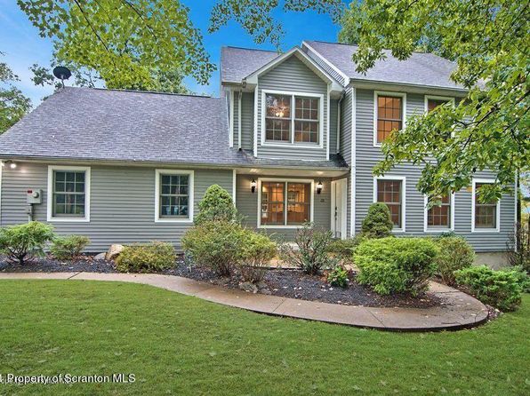 27 Emerson Dr, Moosic, PA 18507