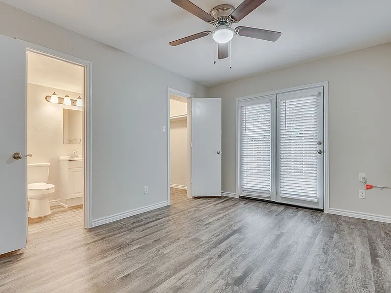 Oak Street Flats: Ranch Style Fully Remodeled Come Check Us Out — Photo 30