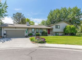 695 SE Pine Ct, Hermiston, OR 97838