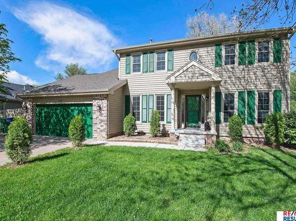 2006 Dana Ln, Papillion, NE 68133