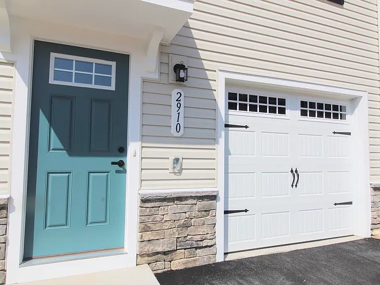 2910 Orchard Ridge Ln — Photo 2