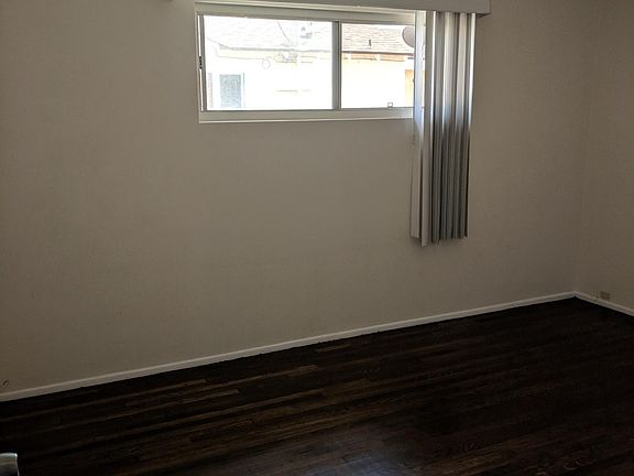 3rd image of 3312 W 112th St