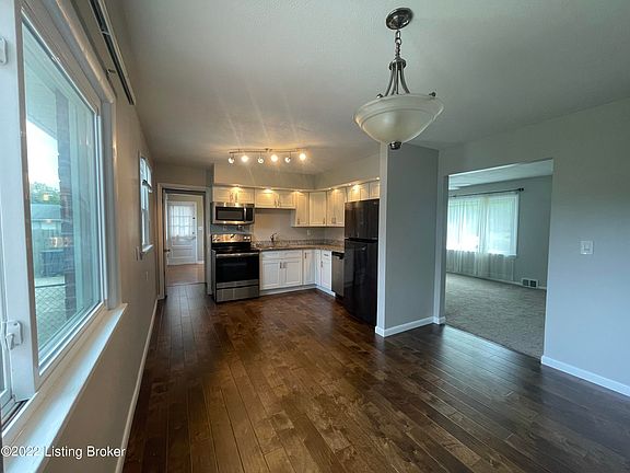 4th image of 2615 Woodsdale Ave
