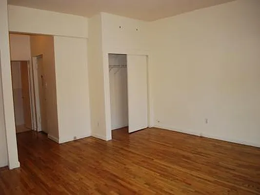 Rented by Buchbinder & Warren | media 25