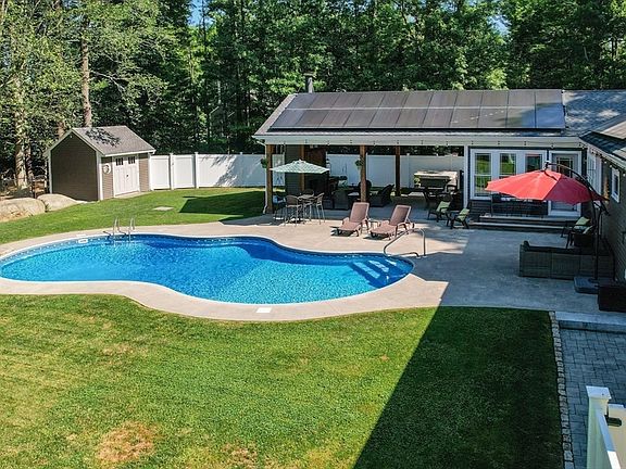 3rd image of 6 Cahoons Ln
