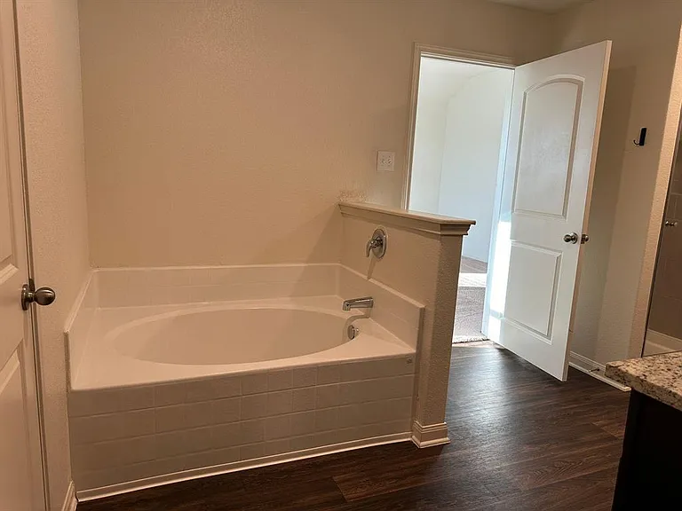 225 Allington Cir — Photo 9
