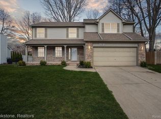 4272 Heatherstone Dr, Waterford, MI