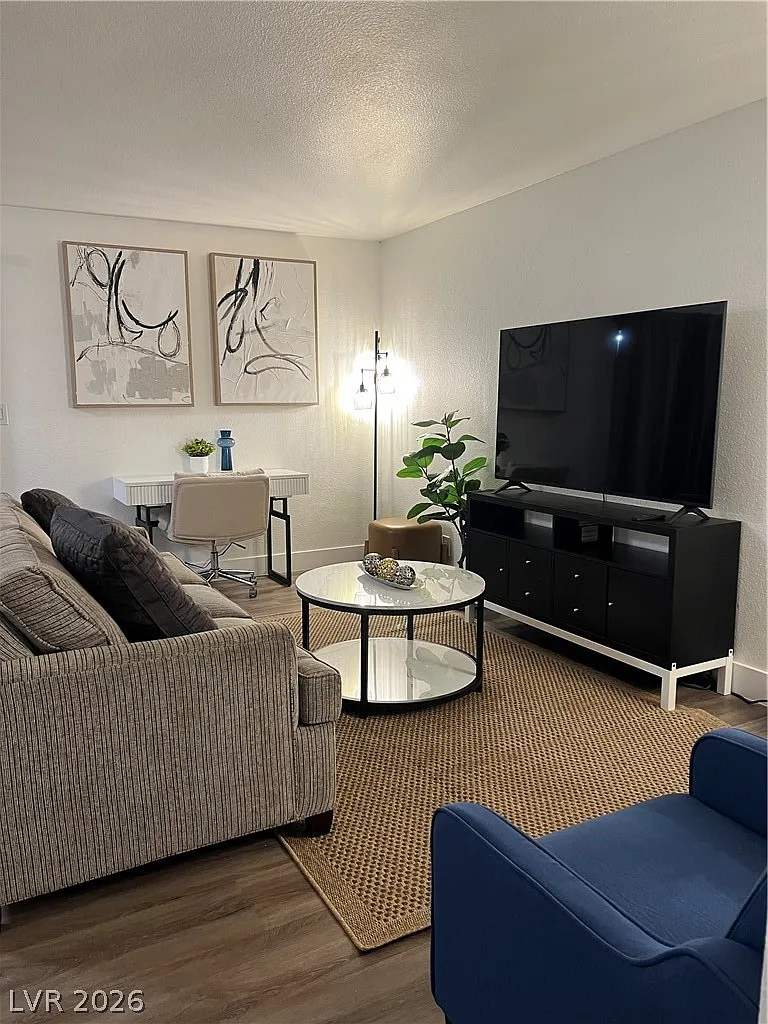 2 bed, 2.0 bath, 978 sqft, $1,450 — Photo 2