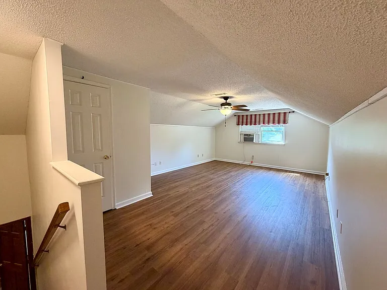 741 Henderson St — Photo 9