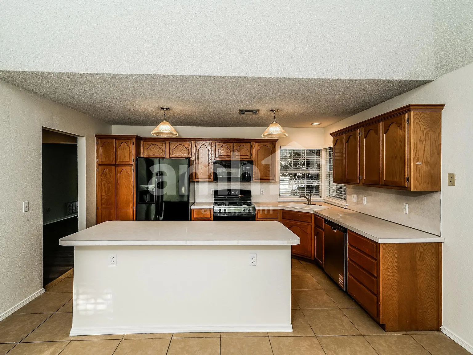 3 bed, 2.0 bath, 1896 sqft, $1,890 — Photo 4