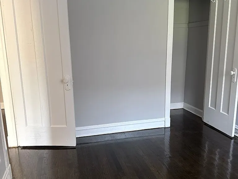 SPACIOUS 2 BEDROOM APARTMENTS AVAILABLE — Photo 46