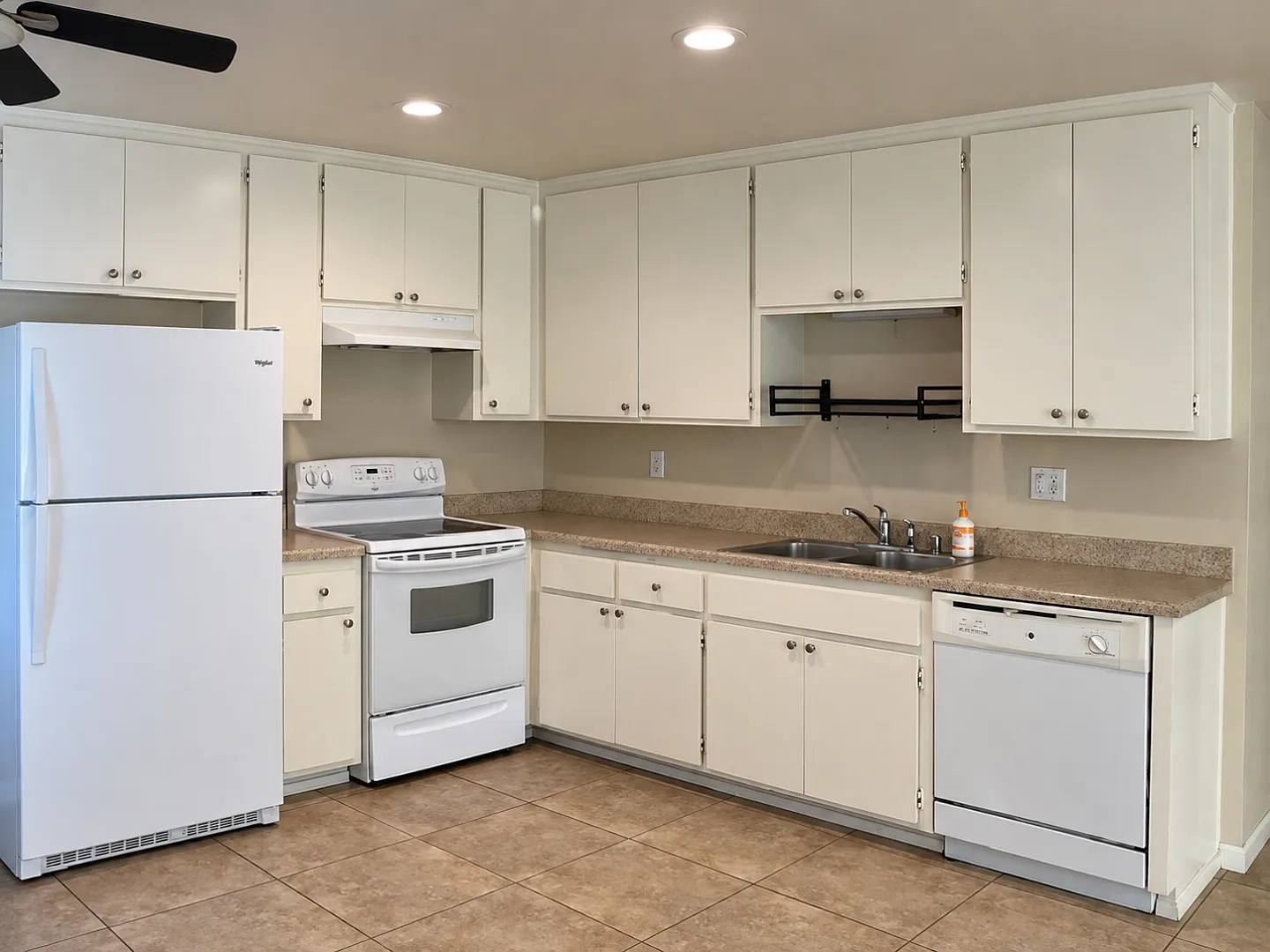 2 bed, 900 sqft, $2,150 — Photo 3
